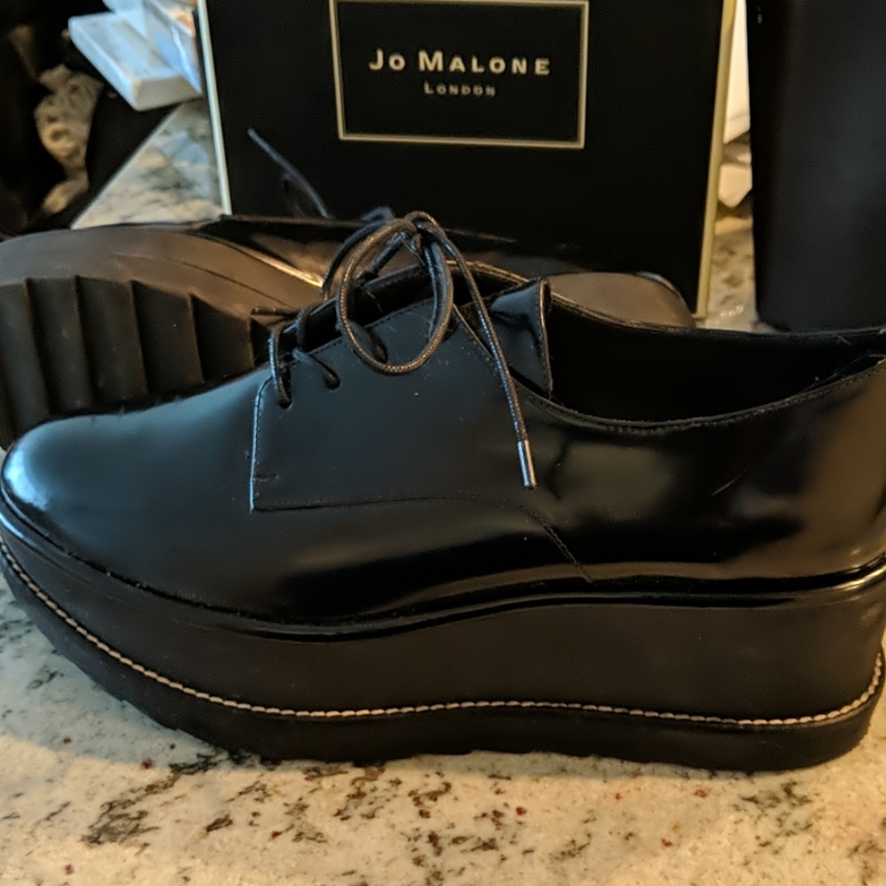 Stuart Weitzman Glossy Platform Oxfords - Picture 5 of 7